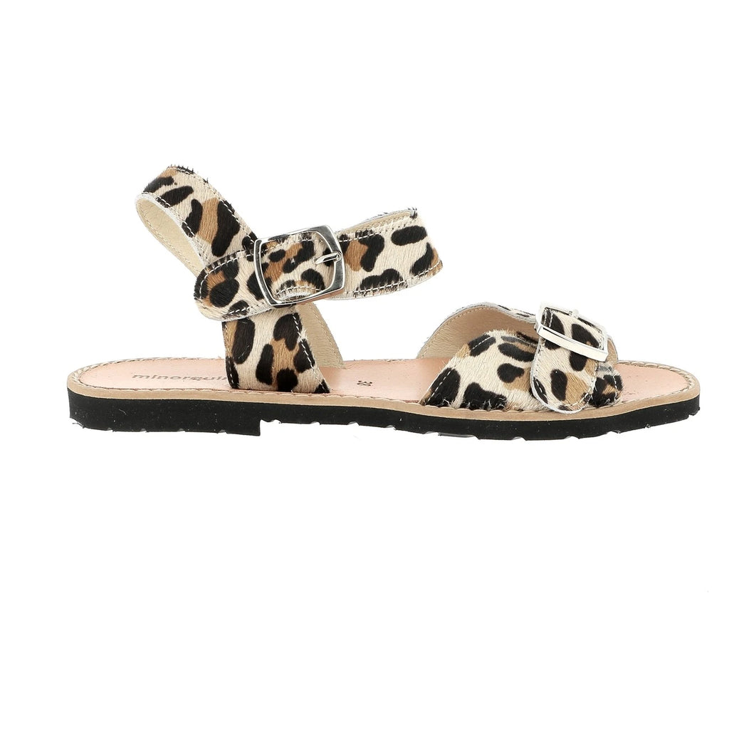Avarca con hebilla de cuero y estampado de leopardo