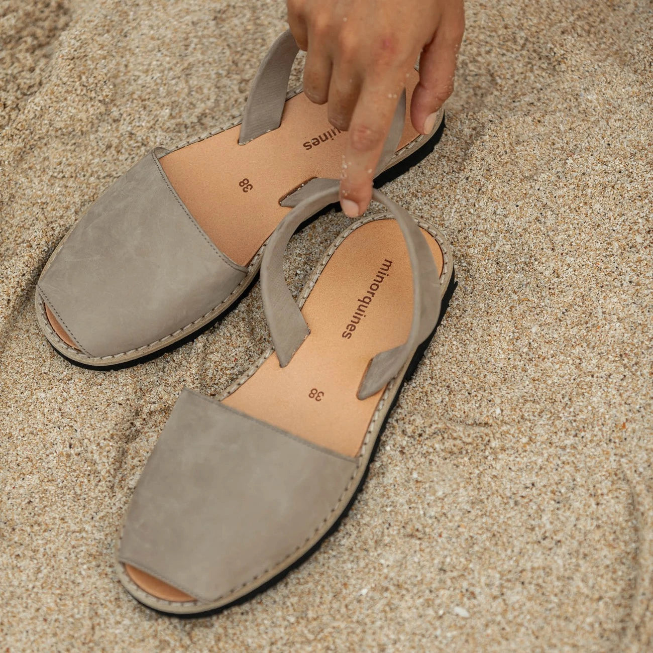 Abarca nubuck gris oscuro