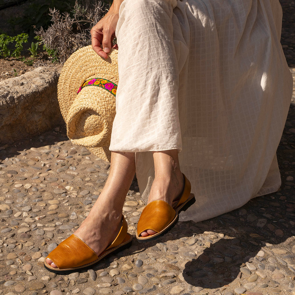 Avarca Cuero Vintage Golden
